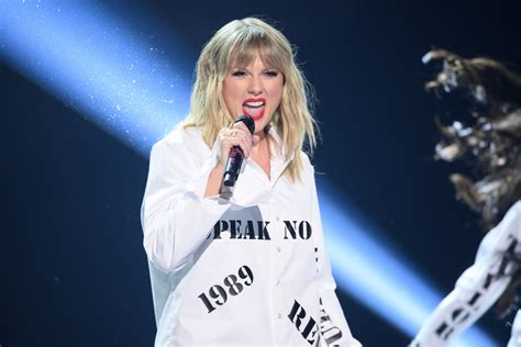 When does the taylor swift tour start - Mar 18, 2023 · Taylor Swift set list:Here are the 44 songs on her epic Eras tour; Meet me at 'Midnight':Taylor Swift's 'Midnights' her most personal album yet; All too well:75 of Taylor Swift's best lyrics ... 